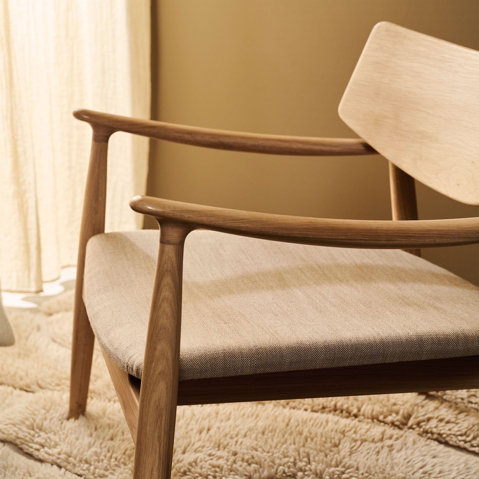 Vedersø loungestol m. stofsæde